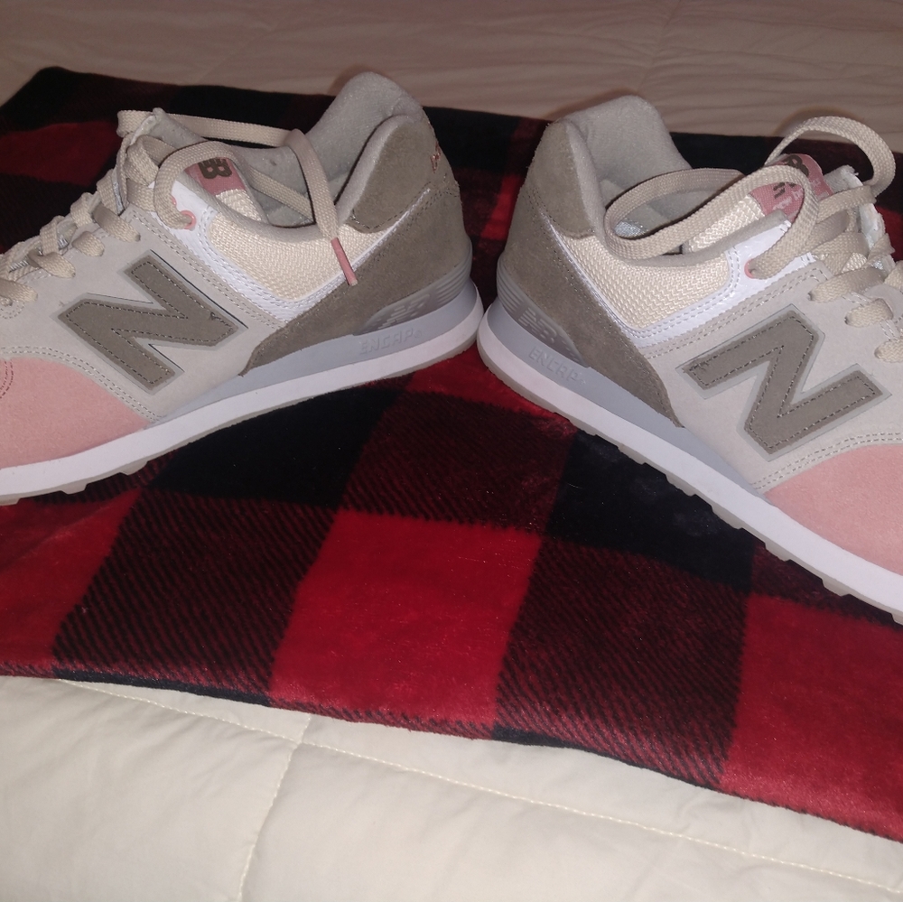 Women's New balance tennis shoes